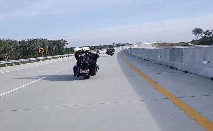 Moge Dikawal Polisi Masuk Tol Pekanbaru-Bangkinang, Diperbolehkan?i