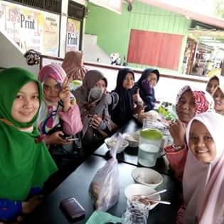 Soft Opening Cabang Kedua, Keroncongan Bagi-bagi Sop Gratis Soft Opening Cabang Kedua, Keroncongan Bagi-bagi Sop Gratisi