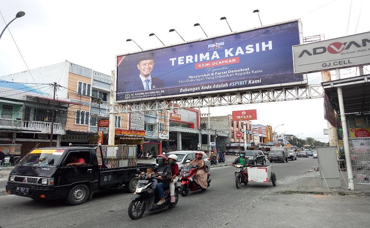 DPRD Pekanbaru Minta Pemko Segera Bongkar Papan Reklame Ilegal DPRD Pekanbaru Minta Pemko Segera Bongkar Papan Reklame Ilegali