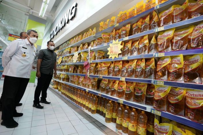 Sidak Minyak Goreng Murah di Pekanbaru, Gubri Masih Temukan Harga Diatas Rp14 Ribu per Liter Sidak Minyak Goreng Murah di Pekanbaru, Gubri Masih Temukan Harga Diatas Rp14 Ribu per Literi