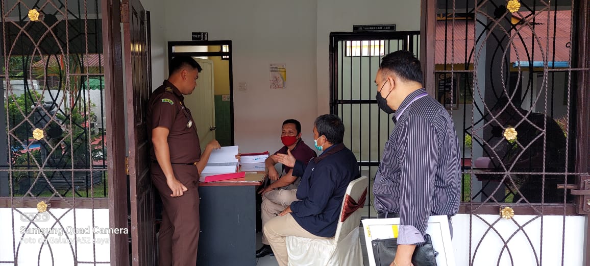 Kejari Inhu Tahan Pelaku Pengemplang Pajak, Tersangka Terancam 6 Tahun Penjarai