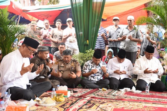 Jalin Interaksi Dengan Para Pedagang, Pemkab Kampar Gelar Pengajian di Pasar Jalin Interaksi Dengan Para Pedagang, Pemkab Kampar Gelar Pengajian di Pasari