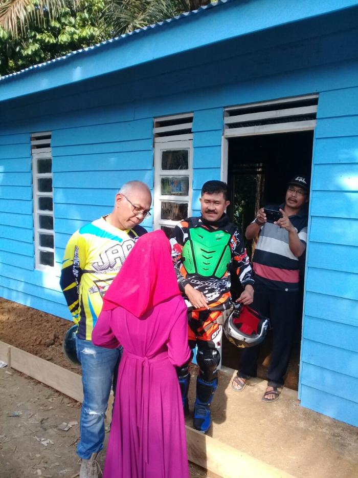 Pj Bupati Inhil Apresiasi Program Bedah Rumah Inisiatif FKWI Kemuning Pj Bupati Inhil Apresiasi Program Bedah Rumah Inisiatif FKWI Kemuningi