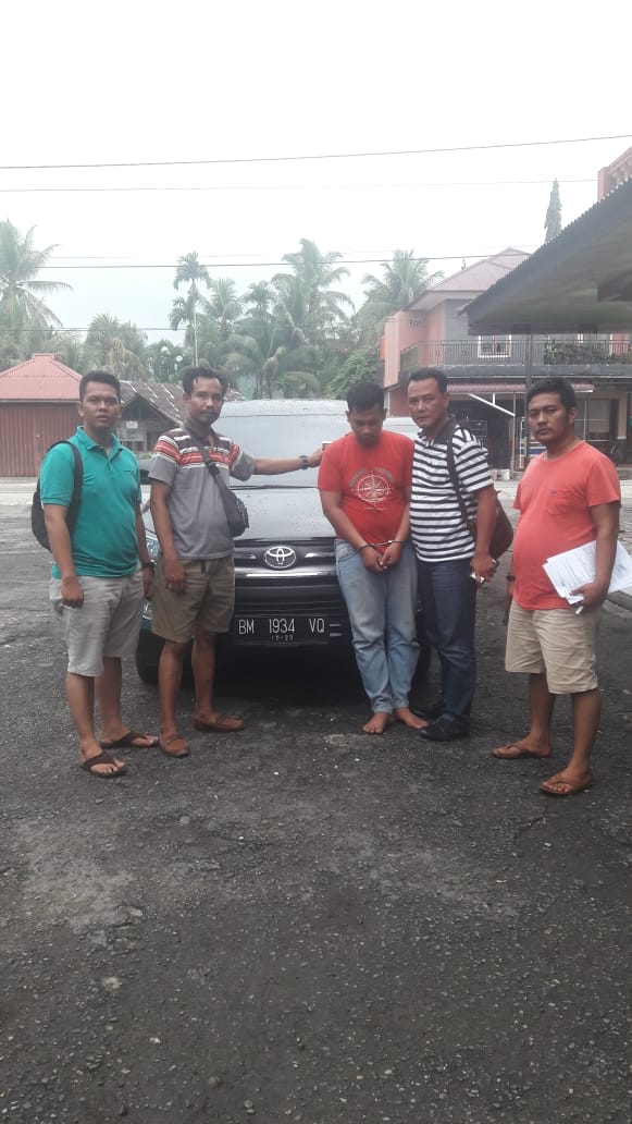 Polsek Siak Hulu Amankan Pelaku Penggelapan Mobil Polsek Siak Hulu Amankan Pelaku Penggelapan Mobili