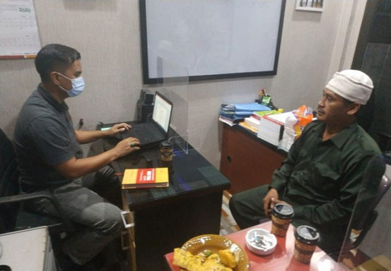 Husni Thamrin Mengundurkan Diri dari Ketua FPI Pekanbaru Husni Thamrin Mengundurkan Diri dari Ketua FPI Pekanbarui