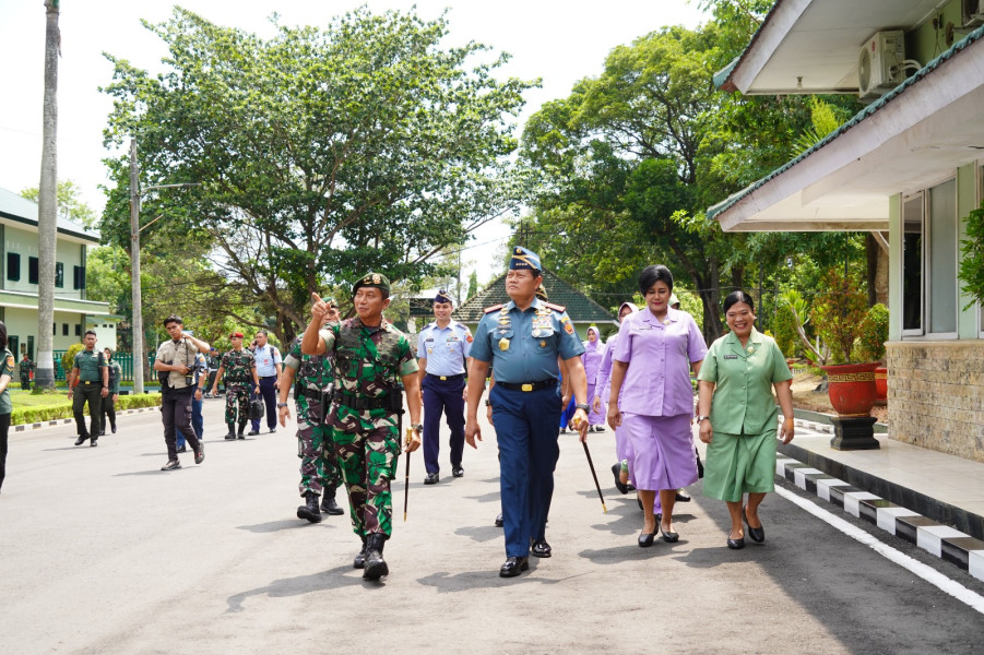 Panglima TNI Laksamana TNI Yudo Margono Kunjungi Markas Divif 2 Kostrad Panglima TNI Laksamana TNI Yudo Margono Kunjungi Markas Divif 2 Kostradi