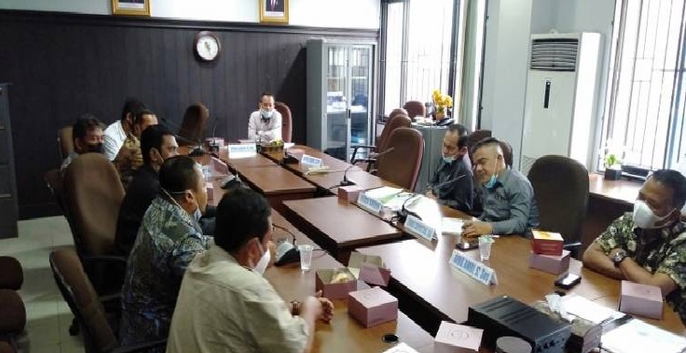 Komisi I DPRD Pekanbaru Rapat dengan Warga GTU Bahas Usulan Pemekaran Komisi I DPRD Pekanbaru Rapat dengan Warga GTU Bahas Usulan Pemekarani
